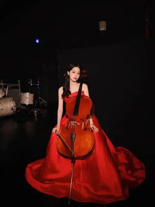酷girl欧阳娜娜78第19套look红裙大提琴公主