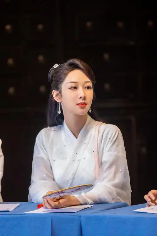 杨紫《萌探探探案》再扮白夭夭 入迷局破谜团真相