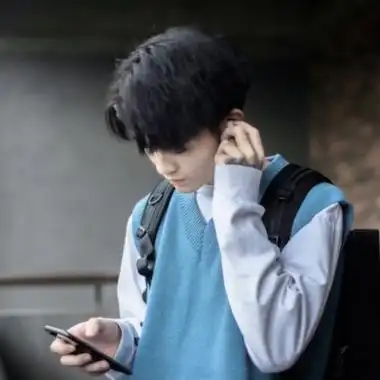 由美头网整理发布,男生头像频道提供更多与高冷,超酷,男神,头像男生