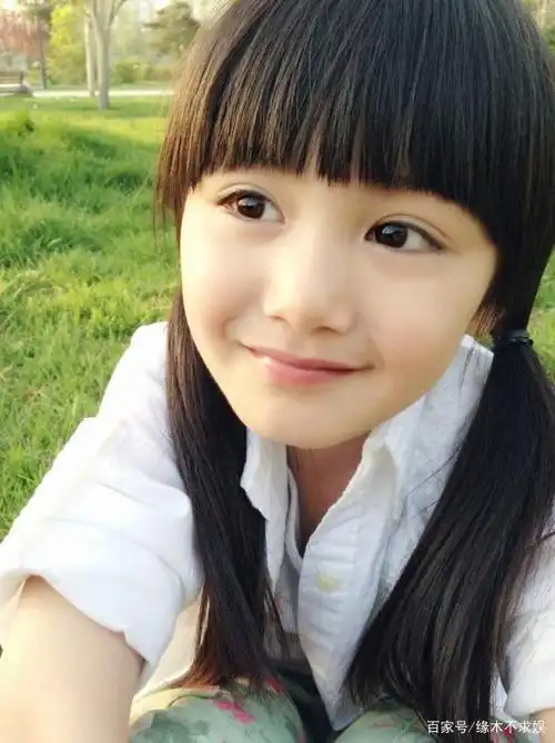 童星张籽沐长大了曾被指神似林生斌女儿今13岁成长腿美女