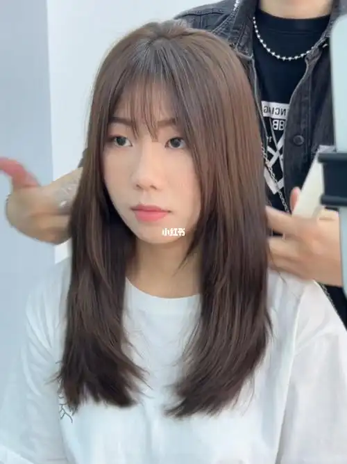 不用打理的中长发发型显脸小发型