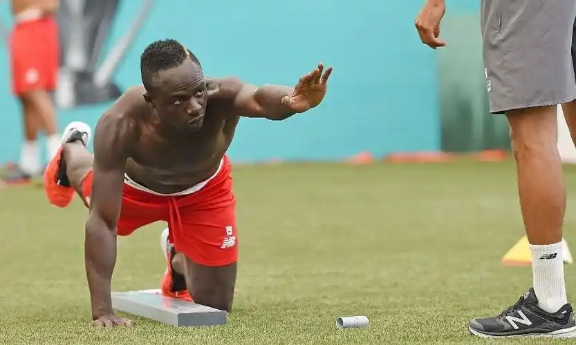 图集:回来啦!萨拉赫,马内归队训练,赤裸上身大秀肌肉