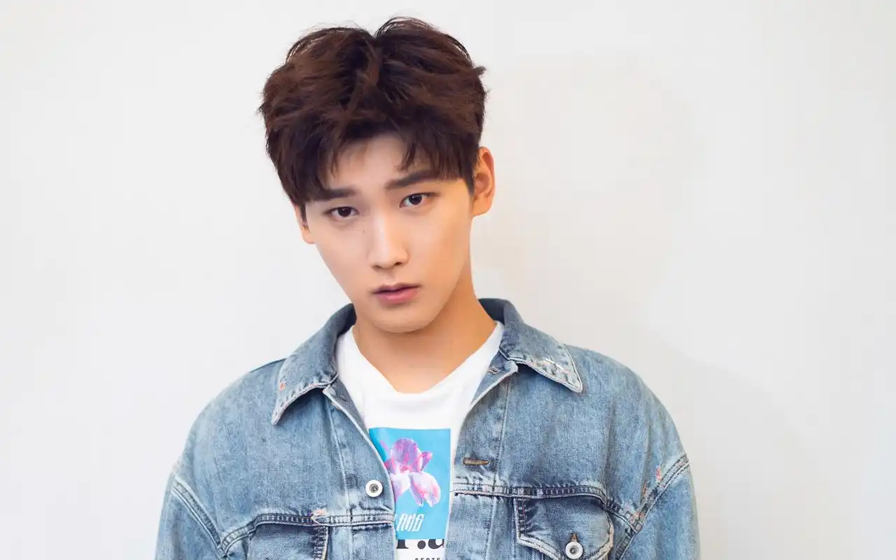 邢昭林儒雅帅气图片桌面壁纸高清大图预览1920x1200_大陆明星下载_美