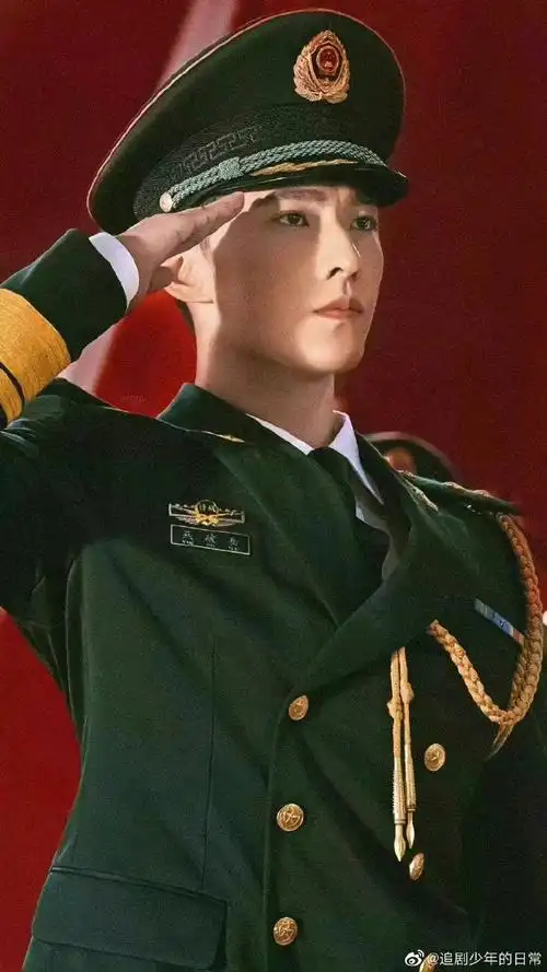 骨子里还是有军人情怀,这个敬礼好标准杨洋超话