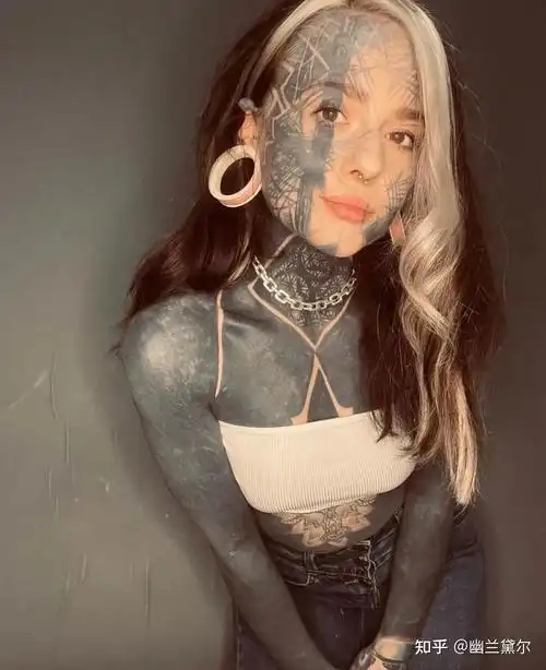 黑色通体改造纹身 英国 纳丁·安德森(nadine anderson)