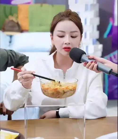 许华升女友吴静婷个人资料(许华升前女友婷婷拒绝吃螺蛳粉,表示再无