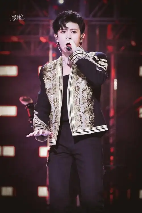 快手616真心夜##任嘉伦晒舞台照