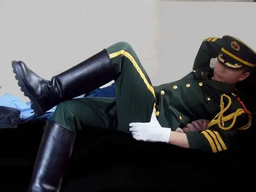 制服只有配马靴才能体现它的精彩