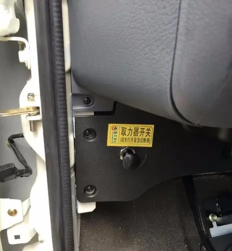 东风天锦油罐车取力器开关在哪_百度知道