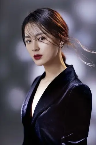 毛林林曝黑色系写真  《霍元甲》女主正拍摄