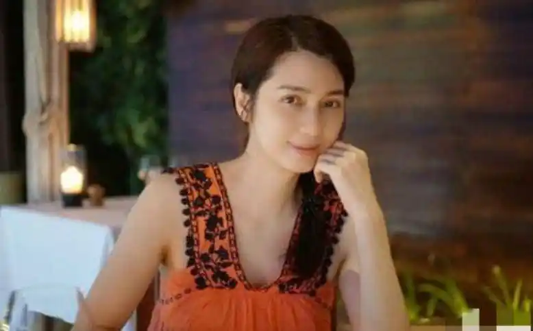 原创冰美人洪欣年轻有多美颜值不输朱茵李嘉欣因她吃醋爆粗