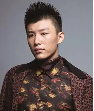 男生圆脸短发推荐(男圆脸短发发型)