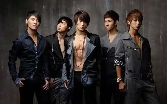 天金在中以及金俊秀一起向法院提出;周觅开心门事件可能导致韩庚解约