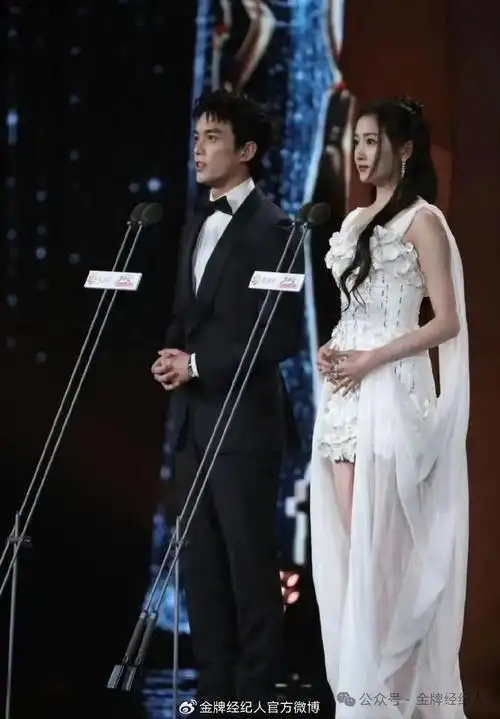 吴磊和关晓彤从童星时期就为自己累积了惊人的国民度,一个"国民闺女"