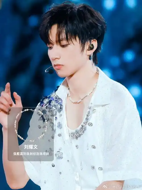 刘耀文 佩戴 洲谷juunngle  潺·珍珠 刻纹连珠项链    刘耀文超话#洲