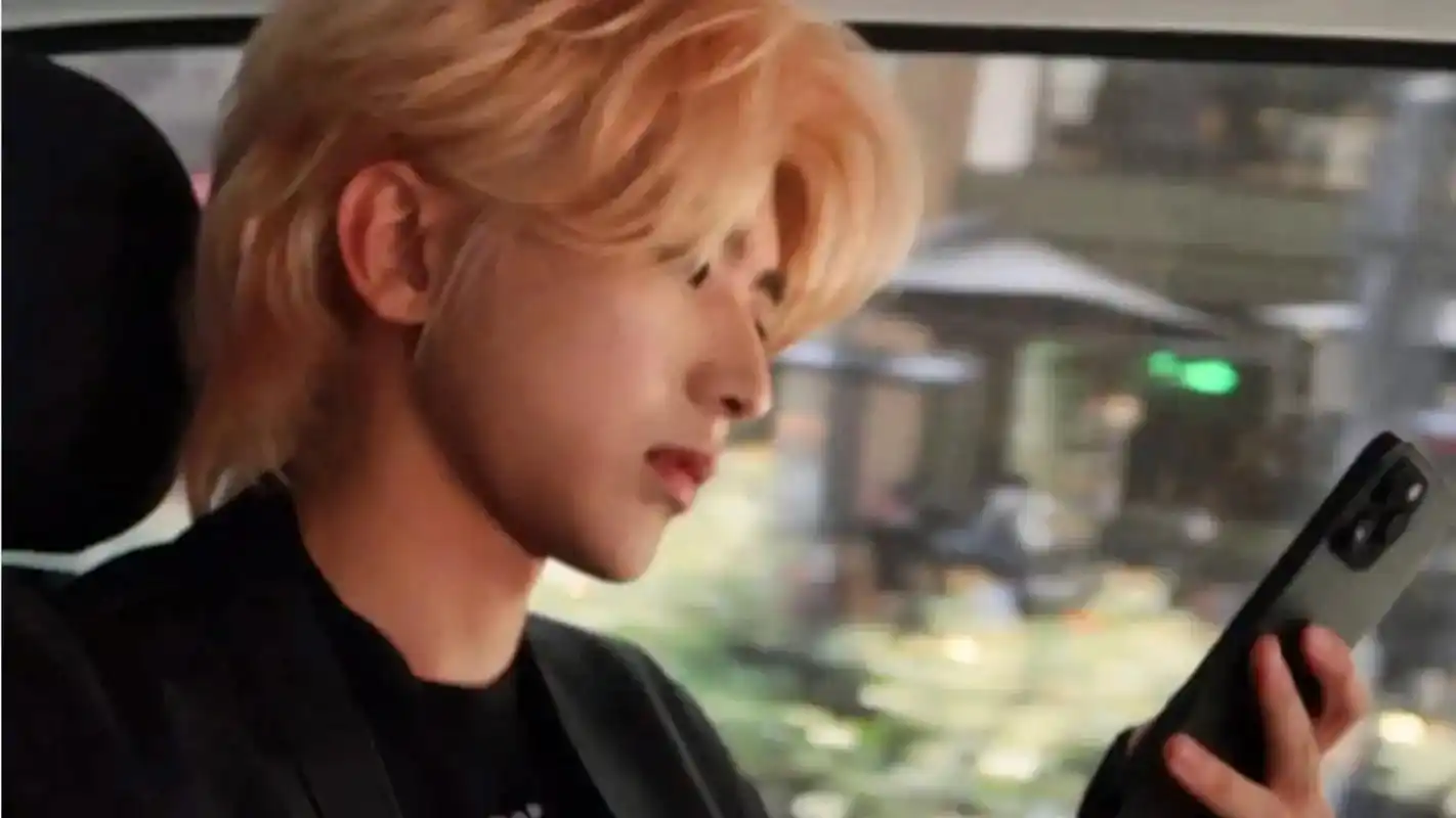 拿手机的男人就是帅.#蔡徐坤 #idfairy08@蔡徐坤  - 抖音