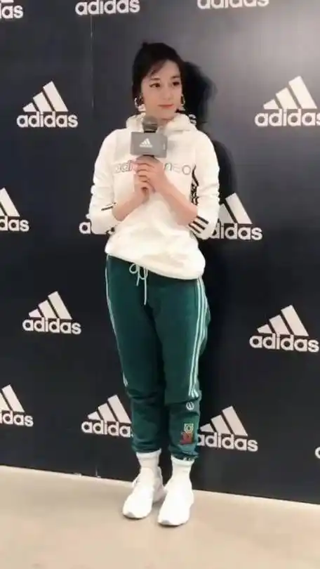 有网友说,迪丽热巴胖的时候看起来邋里邋遢的