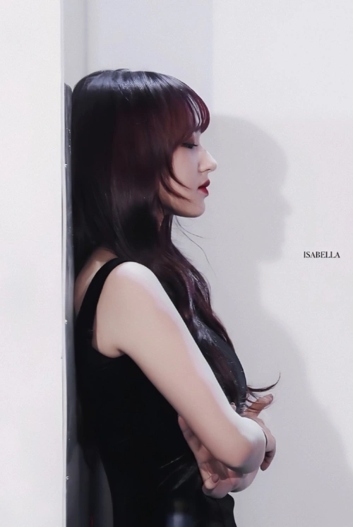 天不怕地不怕,就怕瘦了的程潇穿黑裙子,凹出被天使吻过的身材!