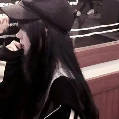 女生头像霸气戴帽子挡脸女生戴鸭舌帽头像