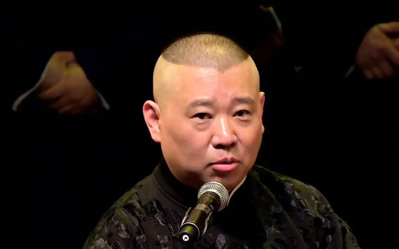 郭德纲与周立波:喜剧之王的江湖传奇与失落的虚荣之梦