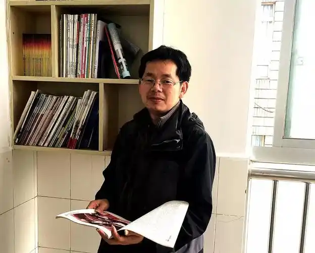 丁建国:中学高级教师.