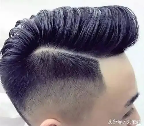 敢剪两侧铲青发型的男生颜值都很帅