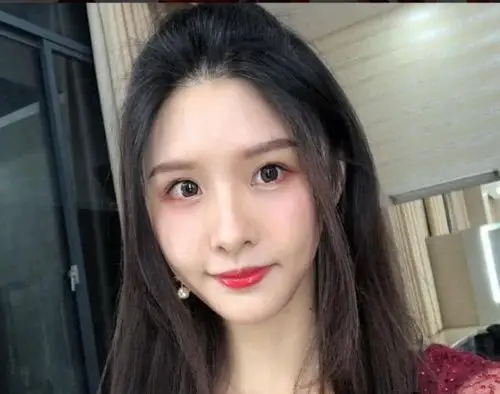 斗鱼阿冷宣布停播医生建议她离开主播圈