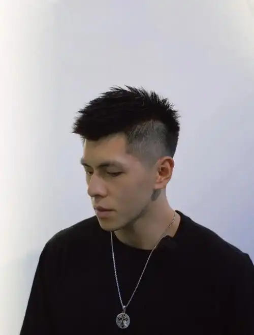 男生测试自己的脸型配什么发型(男生脸型太阳穴凹陷什么发型好看)-天