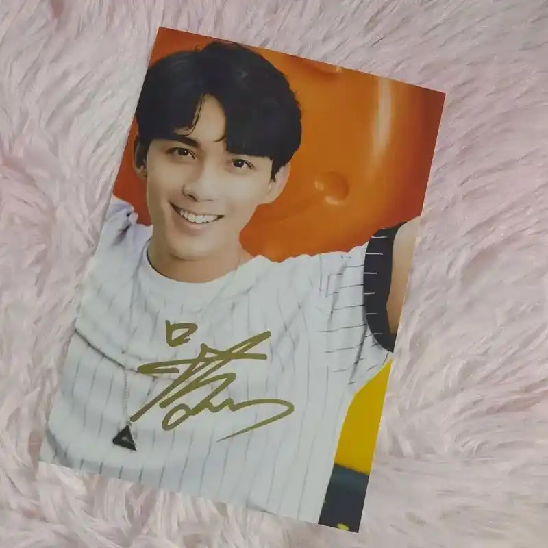 吴磊 地面飞行 亲笔签名定妆照  签名照/签名海报 相框 可 - 抖音