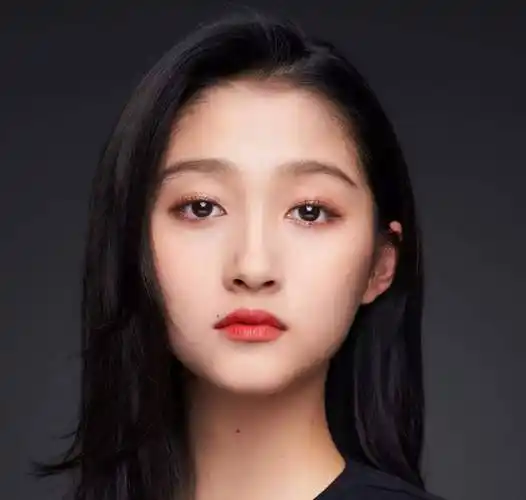 关晓彤最新妆容美出新高度,她的少女感都是这个口红颜色给的!