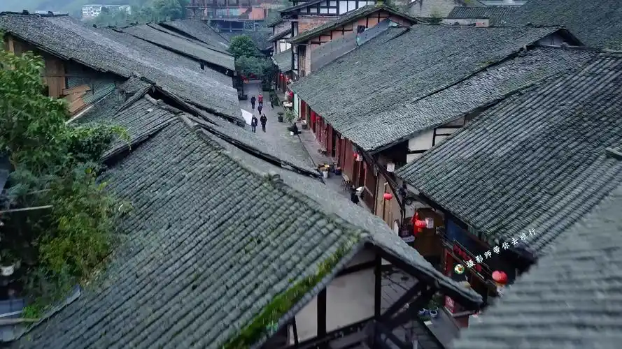 中国最美的古镇之一,这里的房子都围绕水面而建