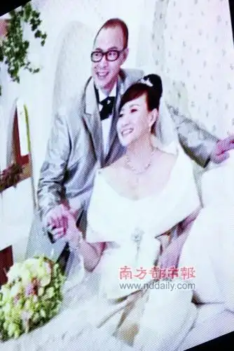 商天娥公布结婚照10月3日与男友举行婚礼图