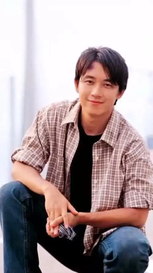 以前的潘粤明原来这么帅!