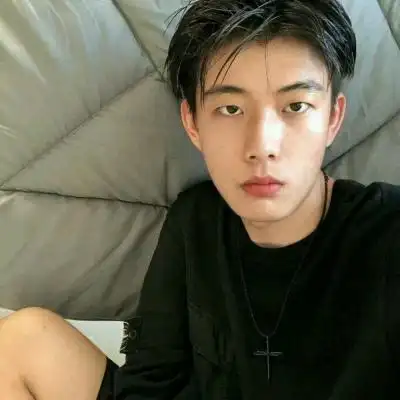 念七干净帅气成熟男生头像