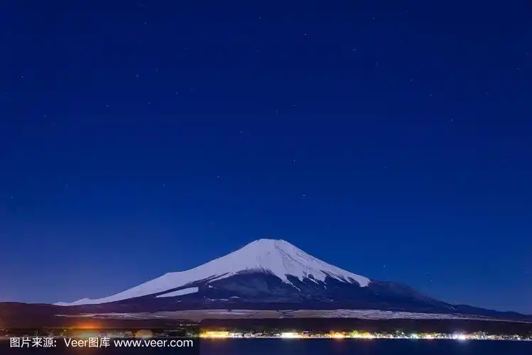 富士山和山中子湖的夜景
