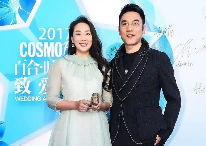 在音乐市场开始不景气的时候,碰上西华.如今可以说是财富,家庭双丰收!