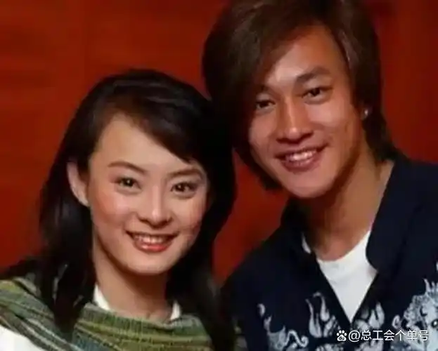 何润东:三次表白孙俪被拒,41岁娶柜姐结婚,婚后多年无子也幸福