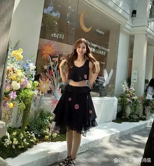 演员李多海在她自己的 instagram 上一次性上传了多张精彩的照片.