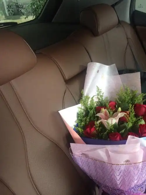 提车送玫瑰花