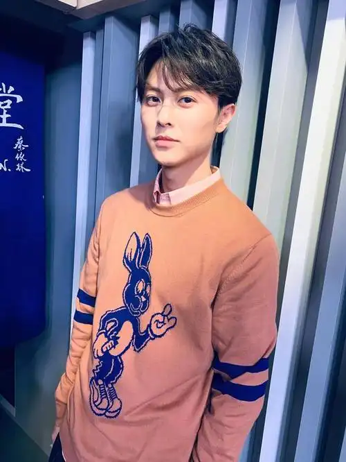 棒棒堂成员王子邱胜翊私下为父还债上百万万万