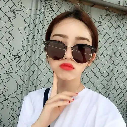 戴墨镜女生头像