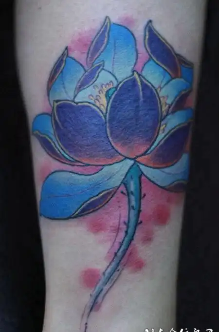 手腕上的蓝莲花纹身