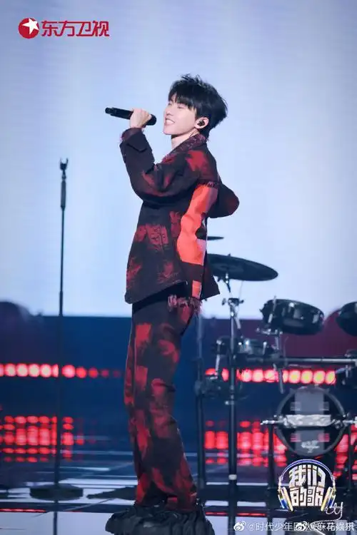 马嘉祺我们的歌蓝色西装剧照