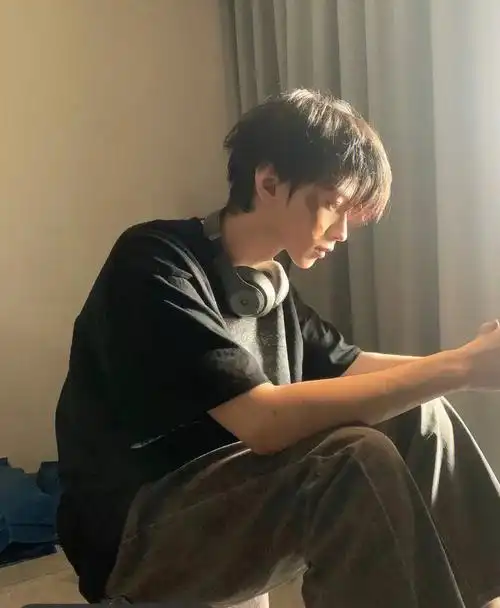 男生发型长碎盖