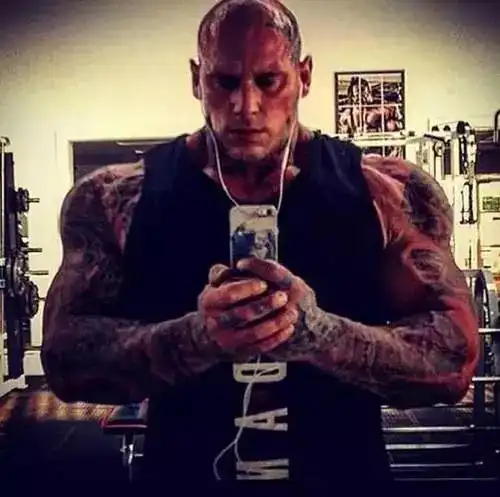 马丁福特恐怖肌肉男