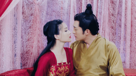 锦绣未央吻戏古装睡衣gif动图_动态图_表情包下载_soogif