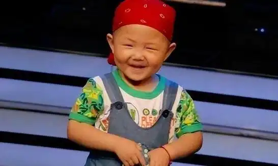 童星张峻豪3岁出名5岁上春晚如今13岁早已成为父母的骄傲