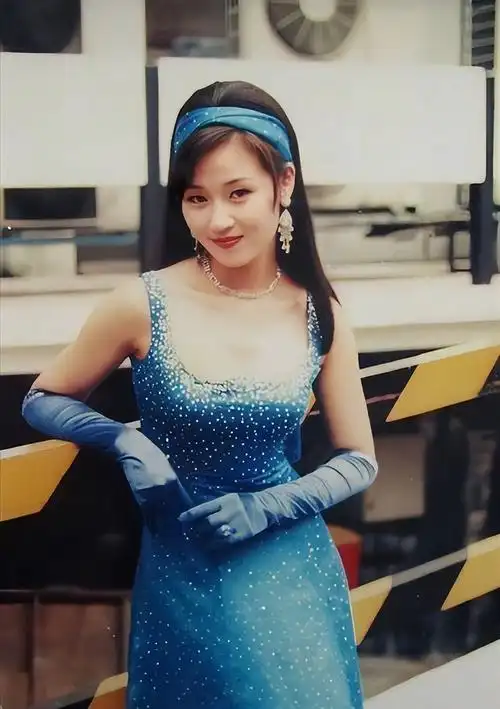 来内地养老的8位香港女星,买别墅领退休金,个个大龄