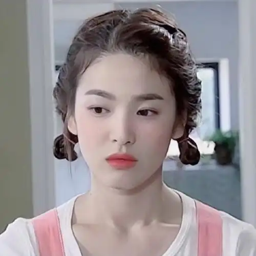 "国民女神"宋慧乔最新写真,扎麻花辫少女感十足,重回18岁-爱读书