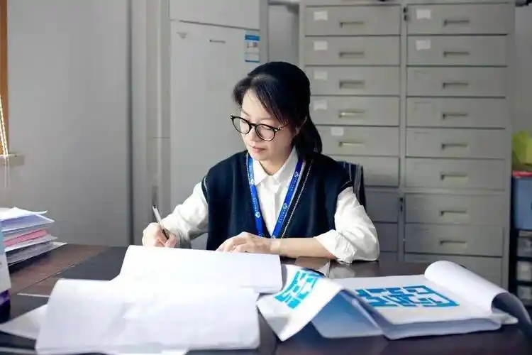 "书记"变身"普查员",人口普查进社区_工作